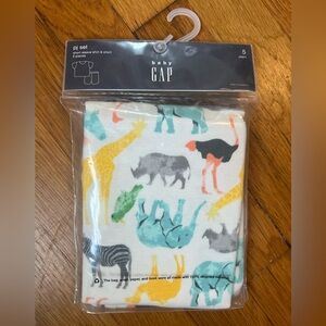 Gap kids summer pajamas. Animals 🦒🦓🦏🦣🦩🦜🦎 New in package. Size 5 girls boys